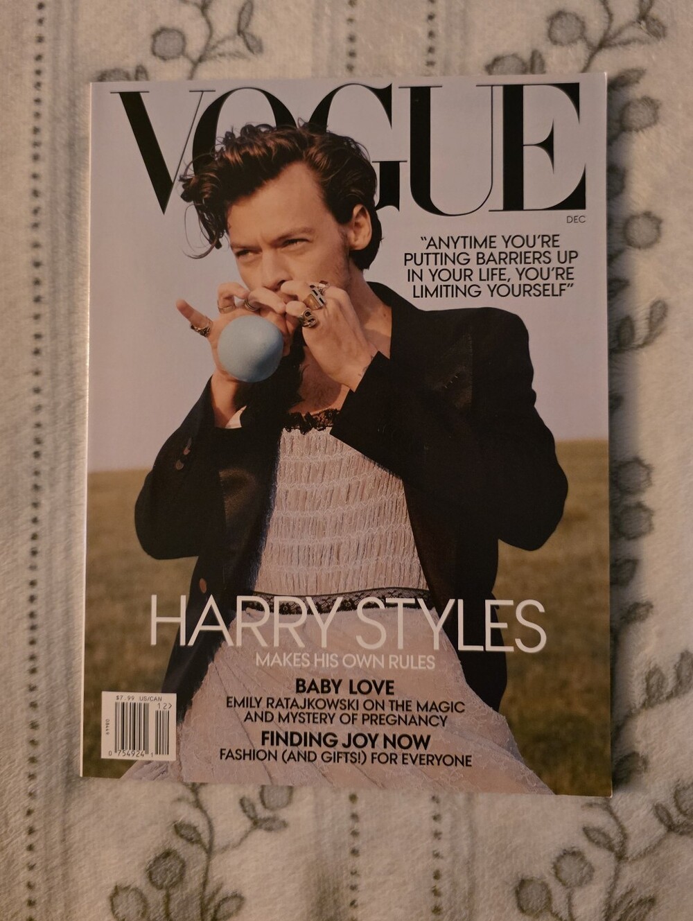 Harry Styles Vogue & Ultimate Guide Bundle - Picture 3 of 4
